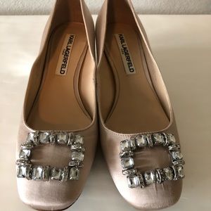 Karl Lagerfeld satin champagne gold pump